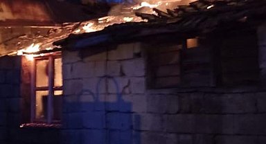 Dörtyol'da metruk bina yangını