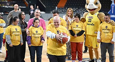 Down sendromlu çocuklar Mersin Spor Kulübü ile aynı sahada buluştu