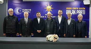 Düzce'de emekli eğitimciler AK Parti'ye katıldı