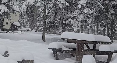 Düzce'nin yüksek kesimleri beyaza büründü: Kar kalınlığı 40 santimetreye ulaştı