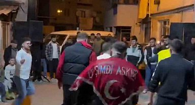 Edirne'de asker uğurlama eğlencesinde renkli görüntüler