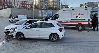 Edirne'de iki otomobil çarpıştı: 2 yaralı