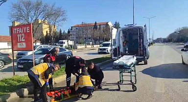 Edirne'de kırmızı ışıkta geçen yayaya araç çarptı