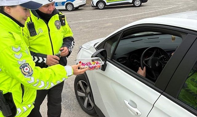 Edirne'de şekerli ve kolonyalı trafik uygulaması