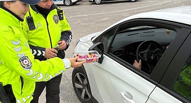 Edirne'de şekerli ve kolonyalı trafik uygulaması