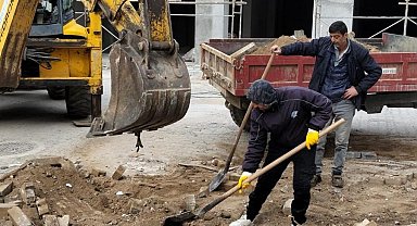 Edremit Belediyesi Altınkum'da ve Kadıköy'de yolları yeniliyor