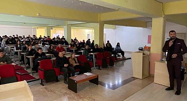 Edremit MYO 'da CV hazırlama, mülakat ve iş arama becerileri semineri düzenlendi