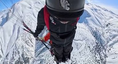 Ekstrem sporcu Koçak, Erzincan'da wingsuit ve paraşütle 500 metreden atladı