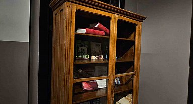 Elazığ'da 96 yıllık ahşap dolap,tarihin izlerini taşıyor