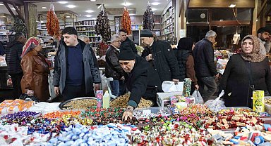 Elazığ'da bayram şekerleri tezgahlardaki yerini aldı