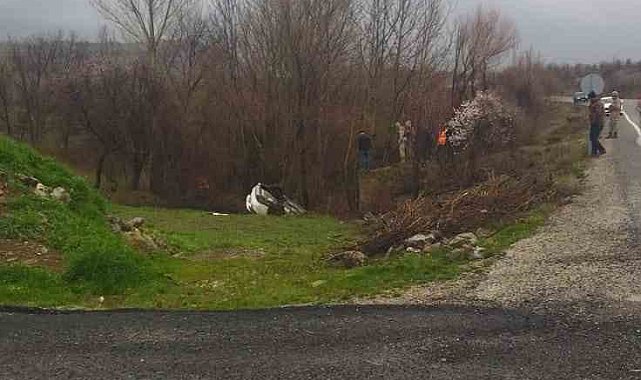 Elazığ'da otomobil dereye uçtu: 3 yaralı