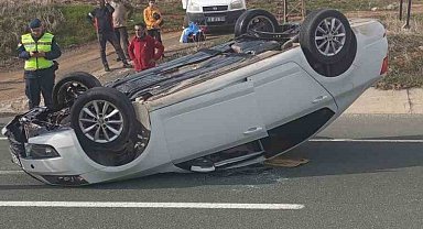 Elazığ'da otomobil ters döndü: 2 yaralı