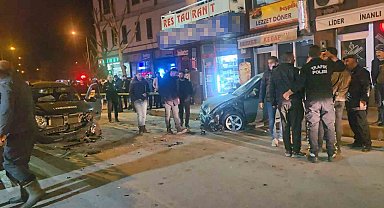 Elazığ'da otomobiller çarpıştı: 1'i ağır 3 yaralı