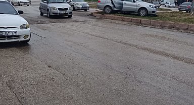 Elazığ'da otomobiller çarpıştı: 3 yaralı
