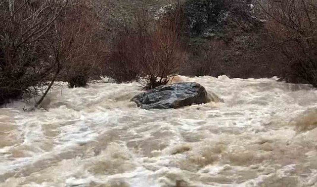 Elazığ'da yağış sonrası dereler coştu