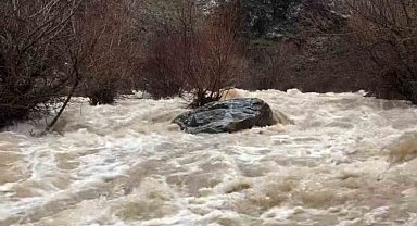Elazığ'da yağış sonrası dereler coştu