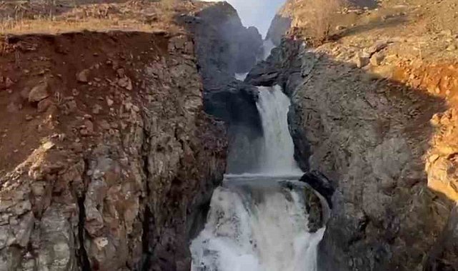 Elazığ'da yağışlar sonrası şelale coştu