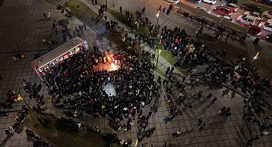 Elazığ'da yüzlerce kişi aynı anda halay çekti: O anlar böyle görüntülendi