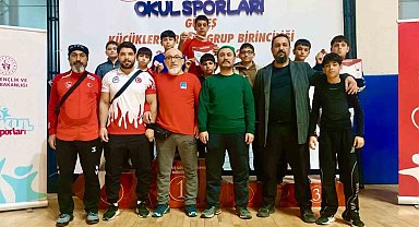 Elazığlı küçük güreşçilerden büyük başarı