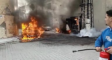 Elektrik panosu alev aldı, 3 araç zarar gördü