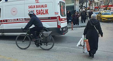 Elektrikli bisiklet, servis aracıyla çarpıştı: 1 yaralı