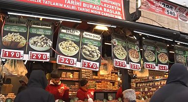 Eminönü'nde bayram alışverişi hareketliliği