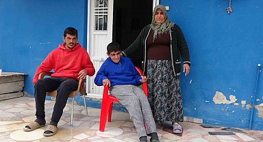 Engelli çocuklarına hem anne hem baba oldu