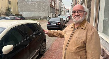 Engelli eşi için evlerinin önündeki sokakta engelli park yeri istiyor