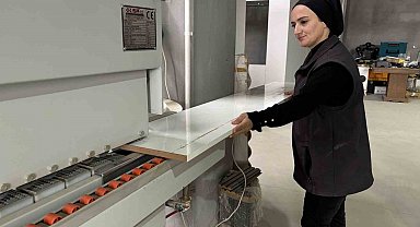 Enkazdan atölyeye bir hayat mücadelesi: İki çocuk annesi mobilyaya şekil veriyor