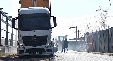 Erenler'de yollar yenilenmeye devam ediyor