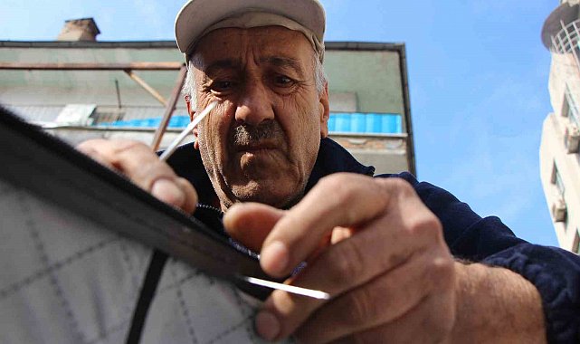 Ermeni asıllı usta 50 yıldır iğne, iplikle tamir yapıyor: "Türk milliyetçisiyim. Ülkemi seviyorum"