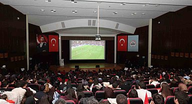 ERÜ'de milli maç heyecanı dev ekrana taşındı