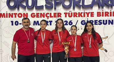 Erzincan Anadolu Lisesi badmintonda Türkiye ikincisi oldu