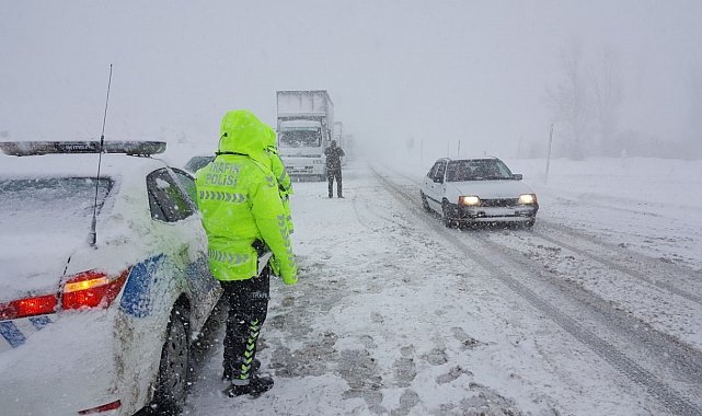 Erzincan güne karla uyandı: Kar ve sis ulaşımı aksattı