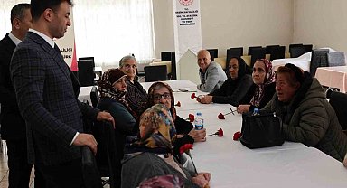 Erzincan'da huzurevi sakinleriyle bayramlaşıldı