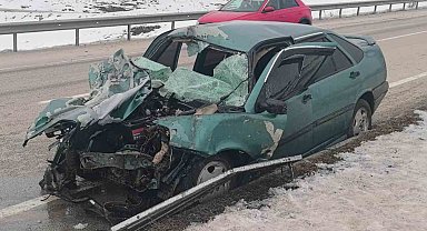 Erzurum-Pasinler yolunda trafik kazası: 1'i ağır 3 yaralı