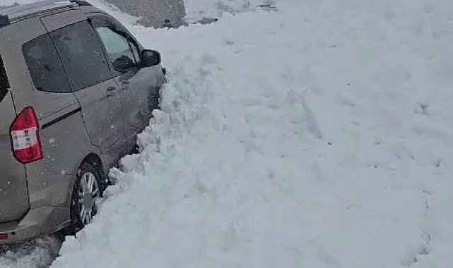 Erzurum'da yola çığ düştü