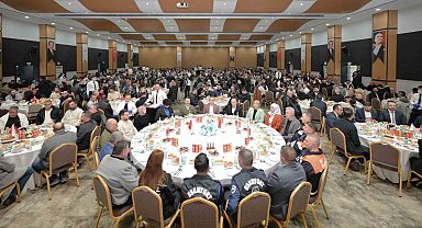 Esenyurt Belediye Başkan Vekili Can Aksoy, belediye personeli ile iftar programında bir araya geldi