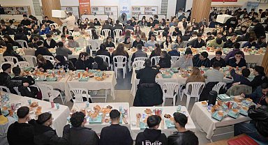 Esenyurt'ta gençlerle iftar buluşması