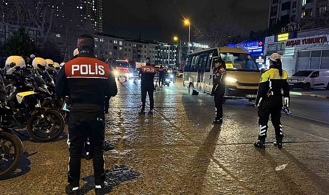 Esenyurt'ta polis ekiplerinden trafik denetimi