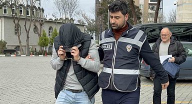 Eski karısının bıçak tehdidiyle cep telefonunu gasp etti