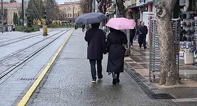 Eskişehir güne yağmurla başladı