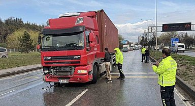 Eskişehir'de 4 aracın karıştığı zincirleme kazada 1 kişi yaralandı