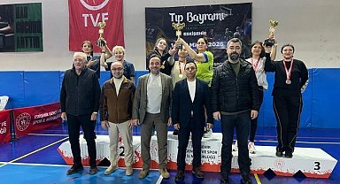 Eskişehir'de sağlık çalışanlarının masa tenisi heyecanı