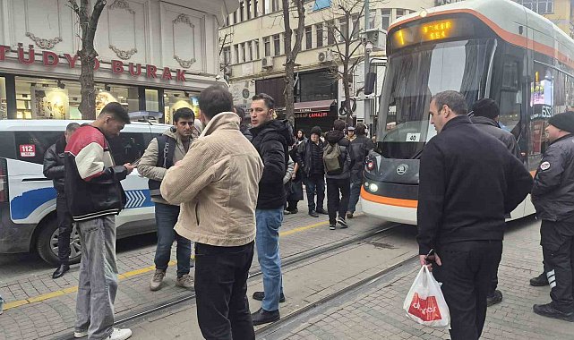 Eskişehir'de tramvayın çarptığı yaşlı adam yaralandı