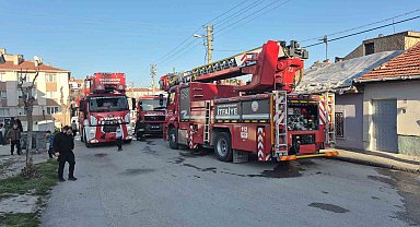 Eskişehir'de yangın paniği: Mahalleli sokağa döküldü