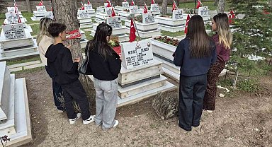 Eskişehirliler 18 Mart'ta şehitlerini unutmadı