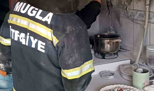 Evde çıkan yangın ev sahibinin müdahalesi ile söndürüldü