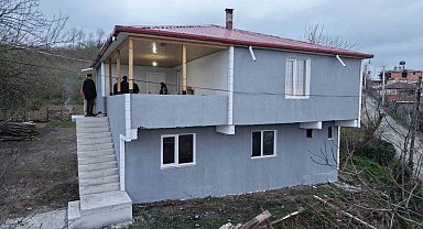 Evi yanan ailenin yaraları sarıldı: Yenilenen ev, bayram hediyesi oldu