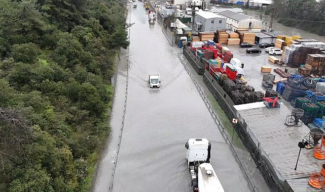 Eyüpsultan'da göle dönen yol havadan görüntülendi
